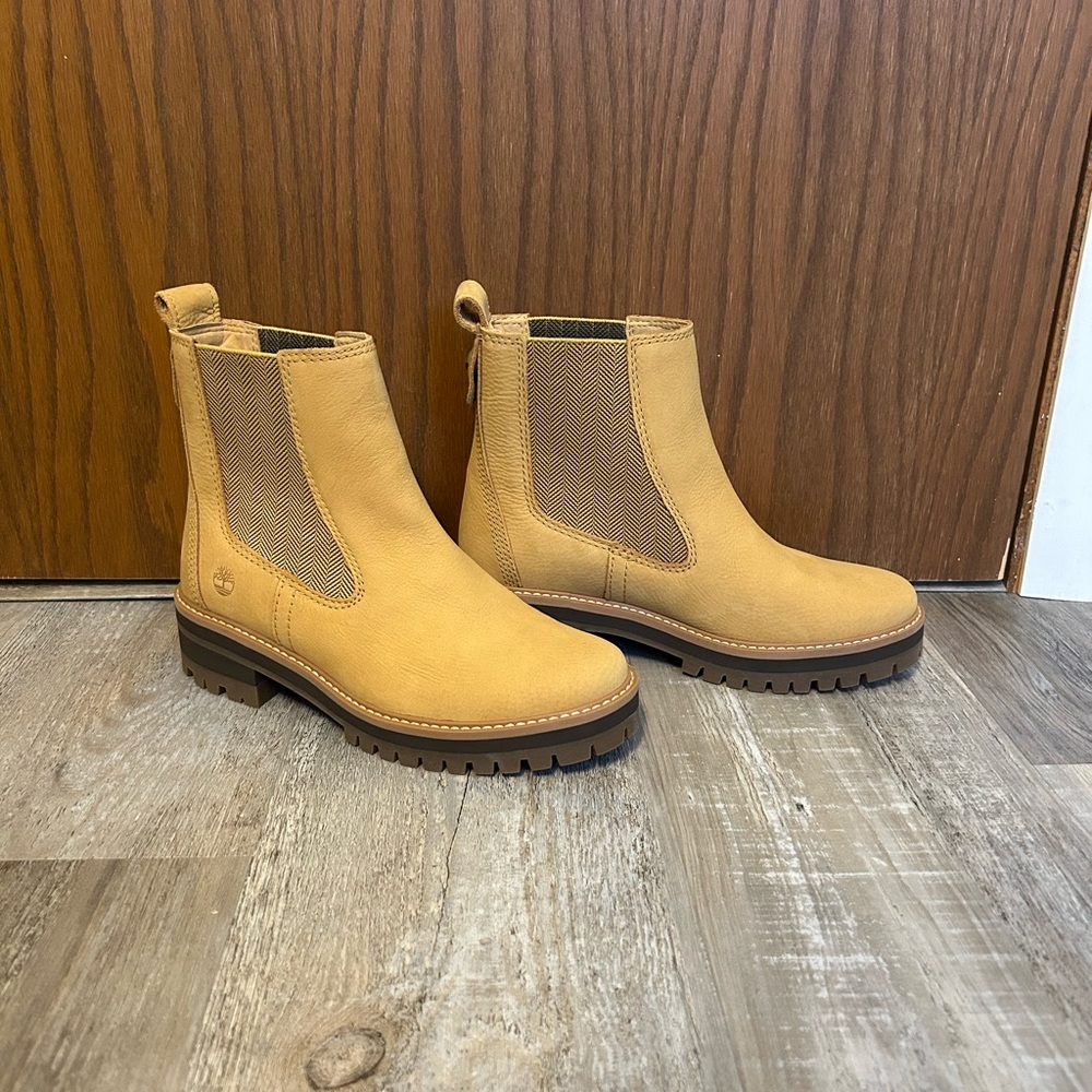 Timberland Women’s Chelsea Boots